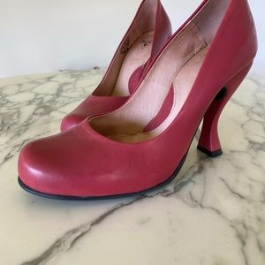 Fluevog Attention Paris pumps- in Red!